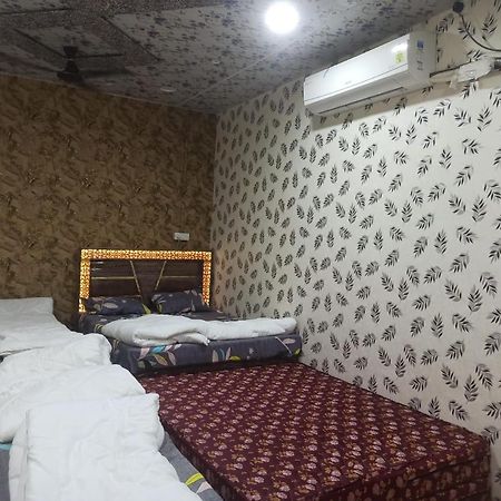 מלון אויאיין Shree Kashi Govardhan Dham מראה חיצוני תמונה