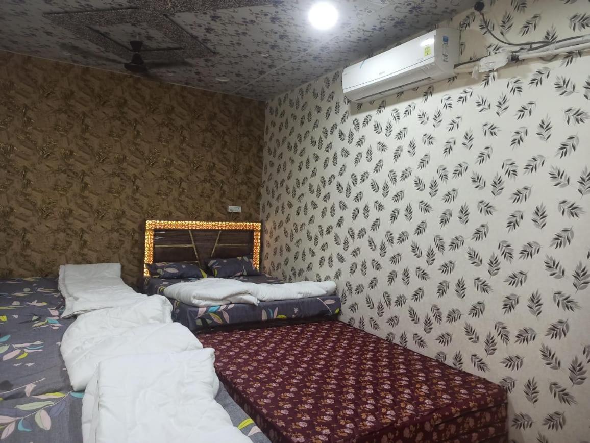 מלון אויאיין Shree Kashi Govardhan Dham מראה חיצוני תמונה